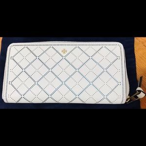 Tory Burch Robinson ZIP Continental Wallet